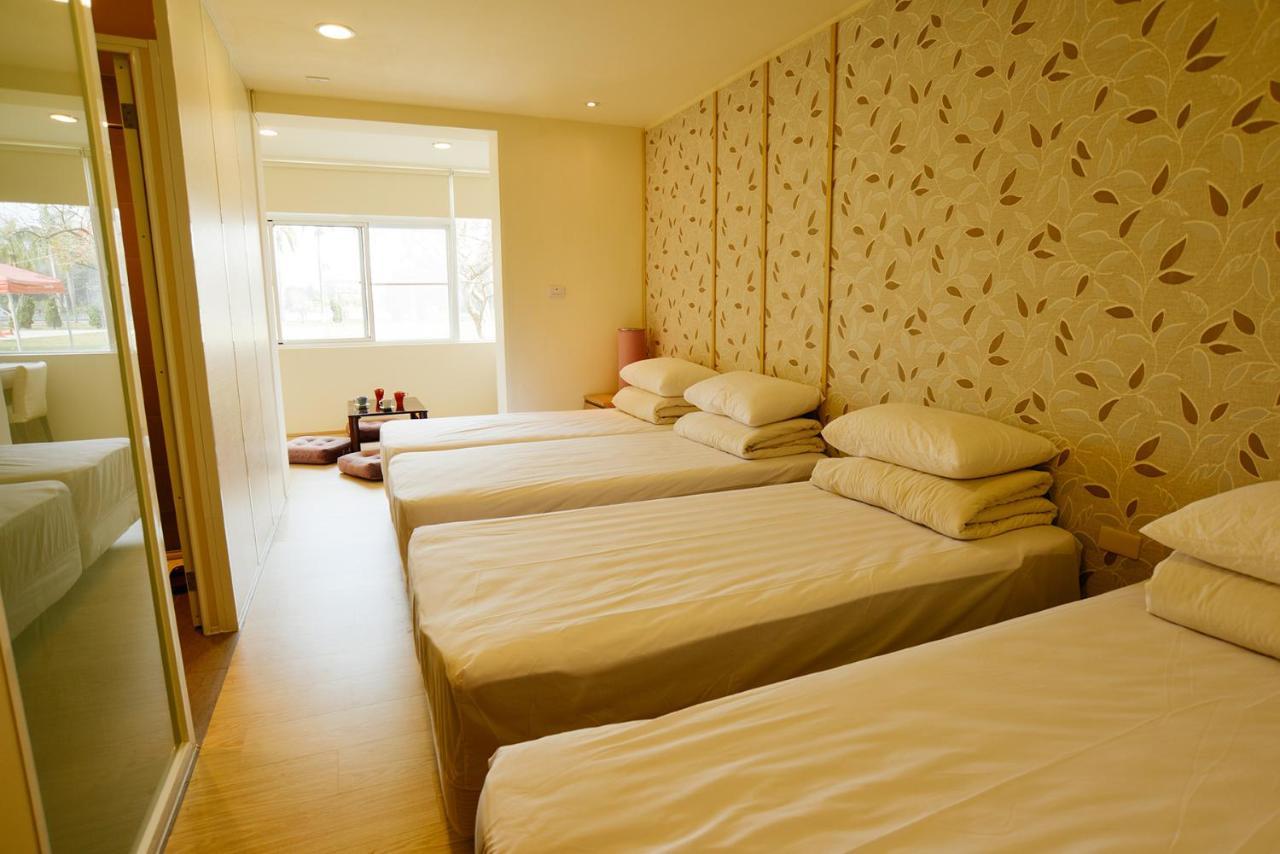 Chengching Lakefront Resort Kaohsiung Bagian luar foto