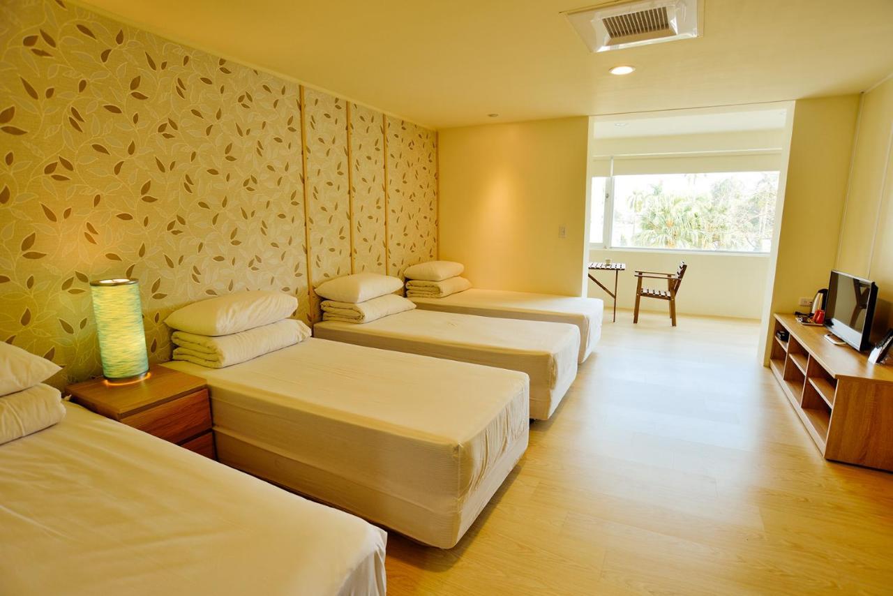 Chengching Lakefront Resort Kaohsiung Bagian luar foto