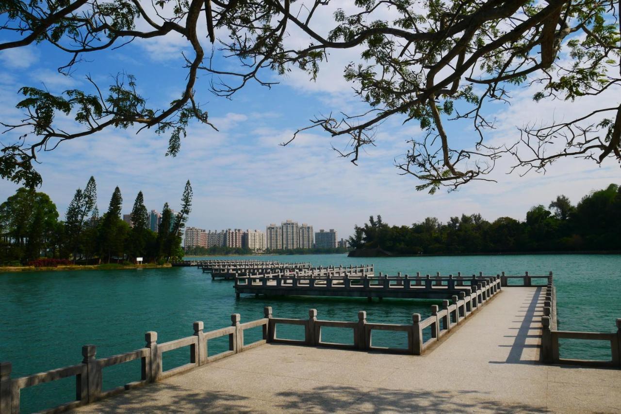Chengching Lakefront Resort Kaohsiung Bagian luar foto