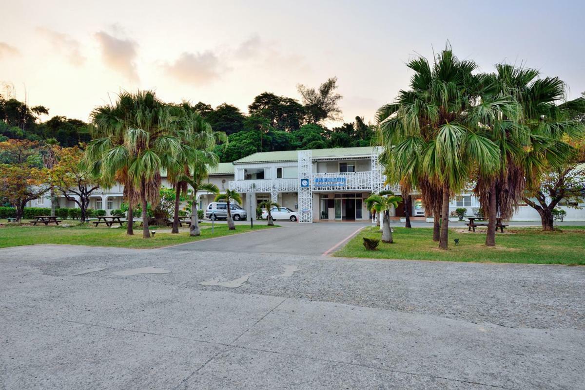Chengching Lakefront Resort Kaohsiung Bagian luar foto