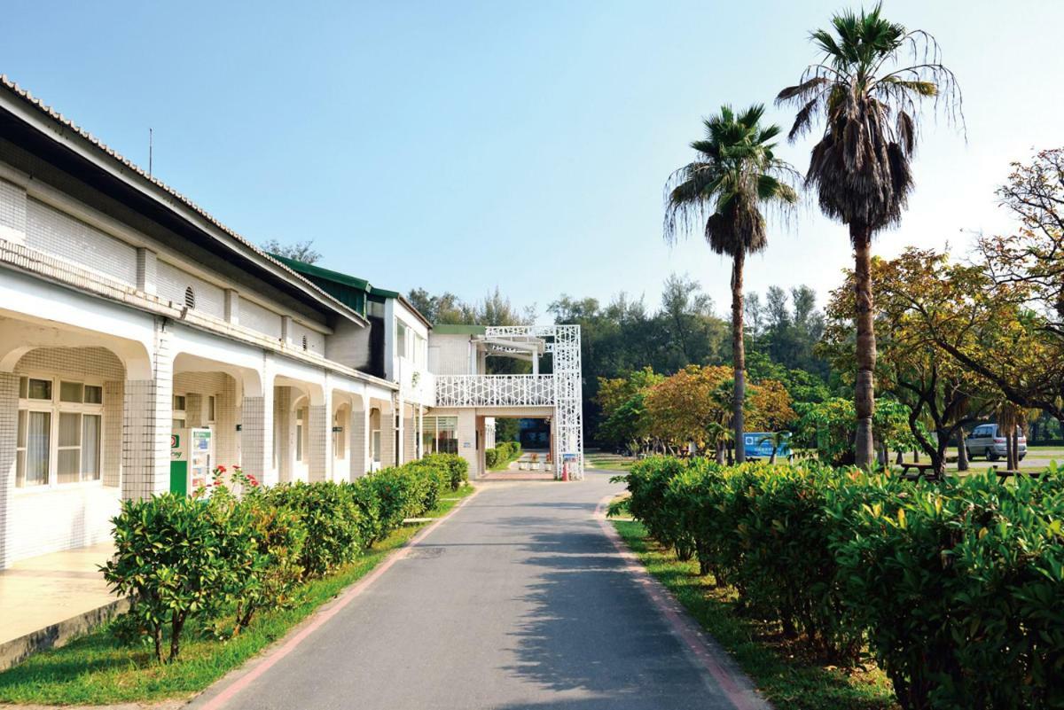 Chengching Lakefront Resort Kaohsiung Bagian luar foto