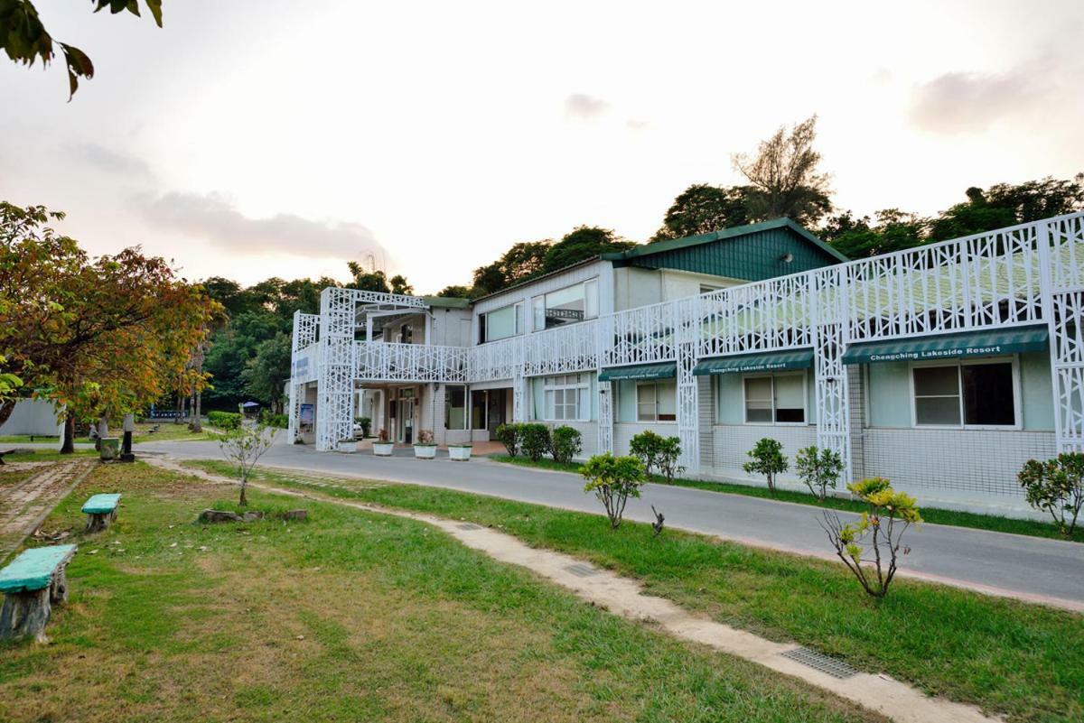 Chengching Lakefront Resort Kaohsiung Bagian luar foto