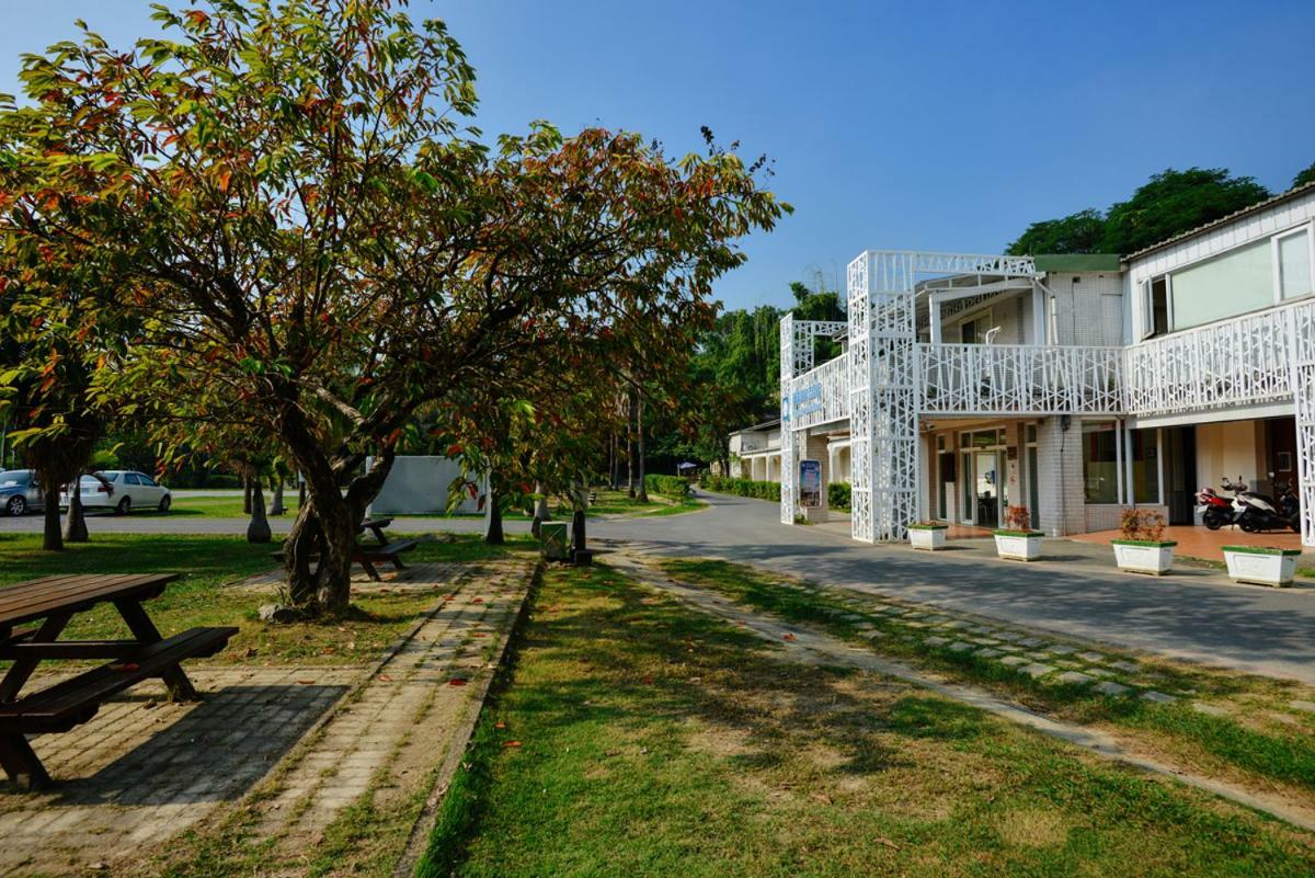 Chengching Lakefront Resort Kaohsiung Bagian luar foto